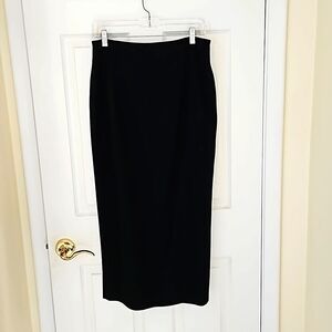 LORD & TAYLOR Size 12 Ladies black  100% Wool midi skirt
